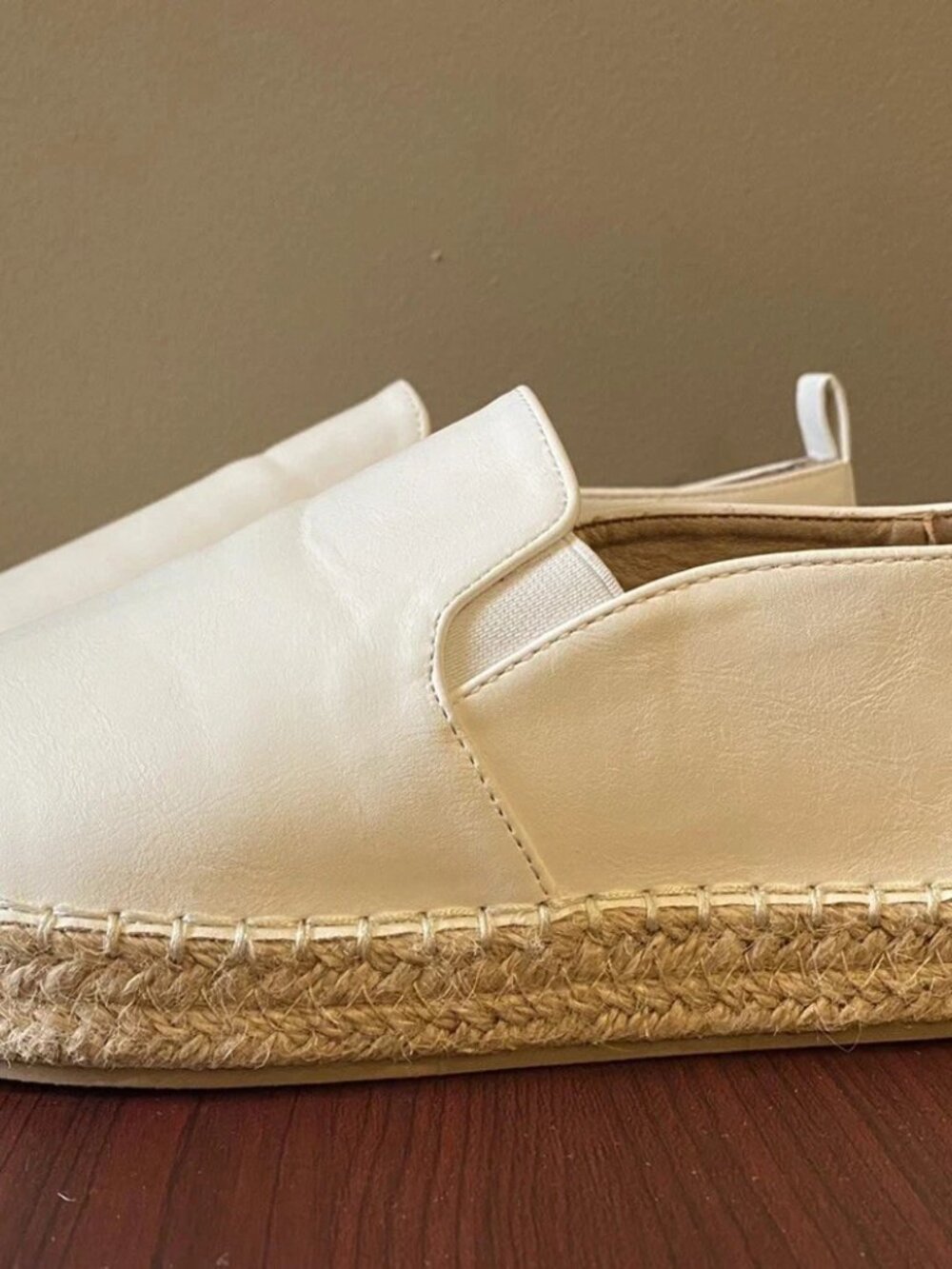 Charlotte Russe Espadrille Slip On Flats/ Shoes Rocky White Faux Leather Size 8 - Picture 2 of 5